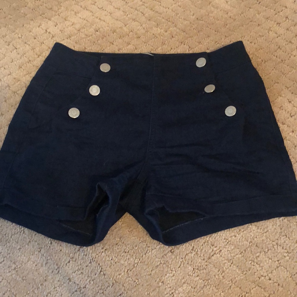 Navyblue shorts65% cotton, 33%polyester, 2%spandex